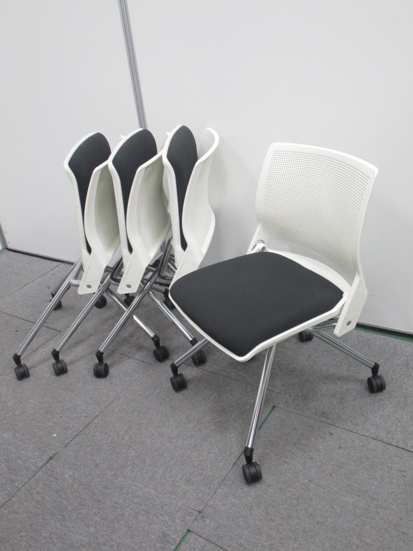 【オカムラ製COURIR（ｸﾘｰﾙ）チェア】4本脚ﾈｽﾃｨﾝｸﾞタイプ【平行に収納出来ます！】会議用（平行スタック）チェア
                        
                                    中古
            