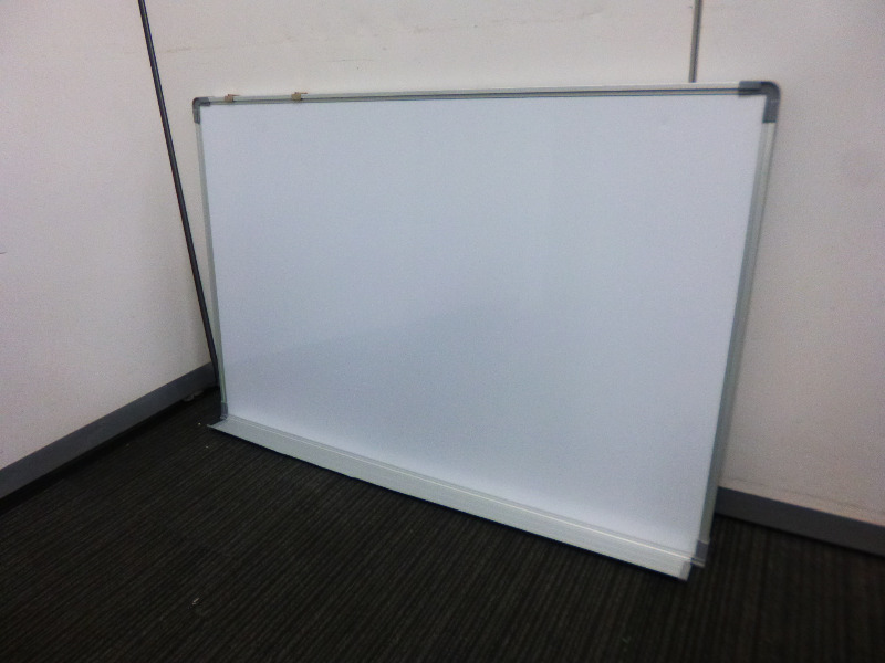 【コンパクトサイズ】無地の壁掛けホワイトボード　オフィスに必須！
                        
                                    中古
            