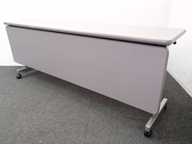 【４台入荷】会議スペースや講座等に重宝します！｜幕板付き｜イトーキ製
                        
                                    中古
            