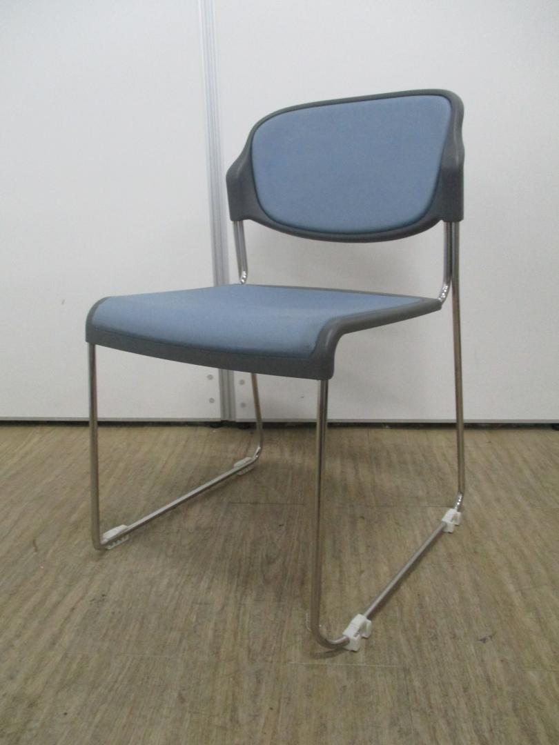 おつとめ品！スタッキングチェア５脚あります！!
                        
                                    中古
            