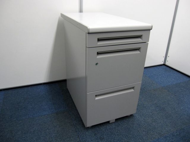 【オフィスキャビネット】FEED-N 3段脇机　A4ファイル×2段分使用可能　【デスクの延長やプリンター台にも使えます】【残り2台】
                        Feed-N
                                    中古
            