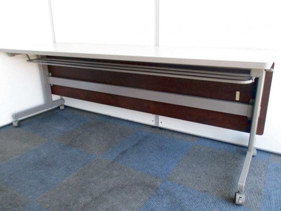 【残り1台の為お安く!!】片づけも楽々のスタックタイプ!!【キャスター付きで移動も便利!!】Nu
                        THFテーブル
                                    中古
            