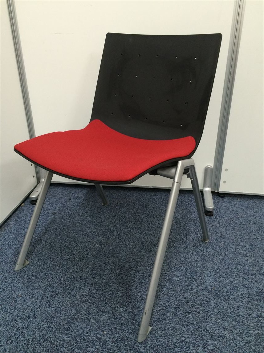 【明るい事務所の演出に！】内田洋行製　MX-250シリーズ　スタッキングチェアー　明るいレッド！
                        
                                    中古
            