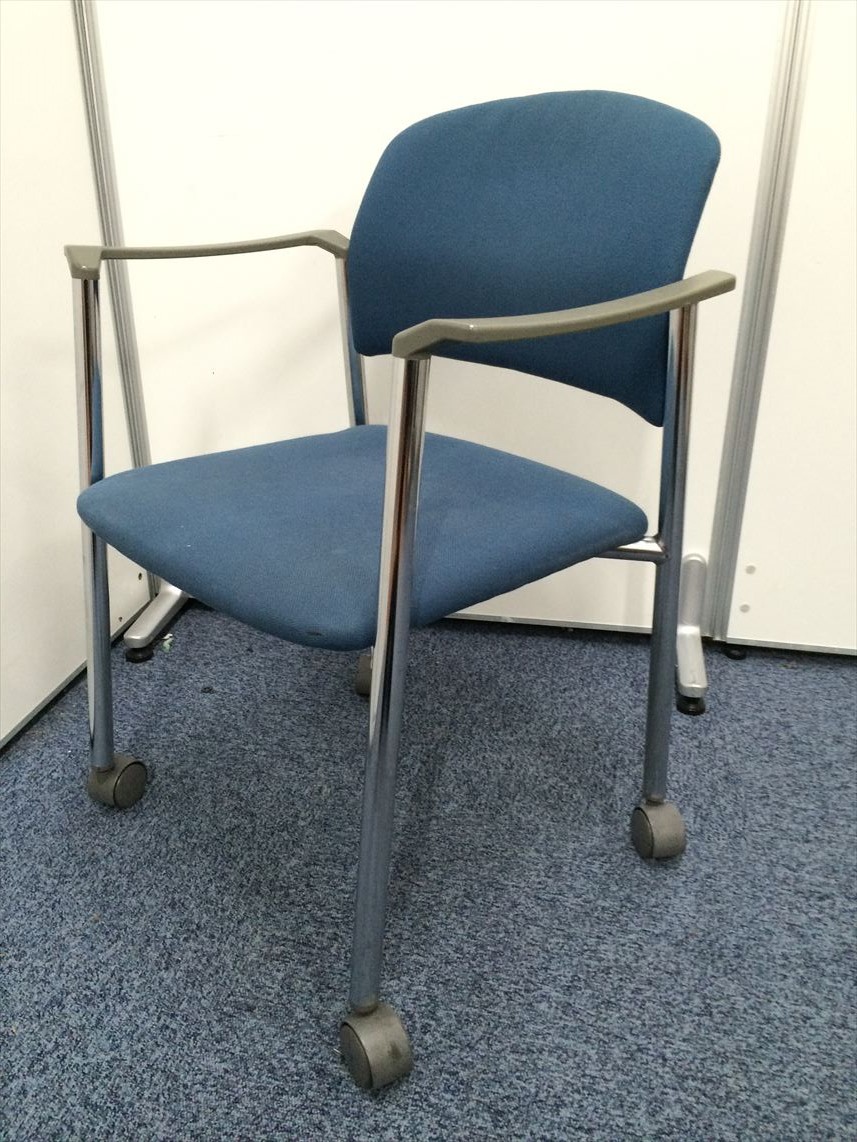 【人気の肘付き】スタッキングチェアー　キャスター付き
                        
                                    中古
            