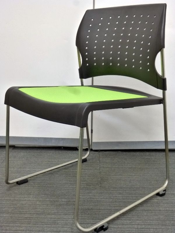 【スタッキングチェア】　コクヨ(KOKUYO)　【プレド(Predo)】　会議チェア　【ミーティングチェア】　会議椅子
                        プレド
                                    中古
            