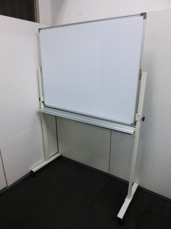 【おつとめ品】　傷・凹みあり特価　【脚付ホワイトボード】　自立式ホワイトボード　【1200mm】
                        
                                    中古
            