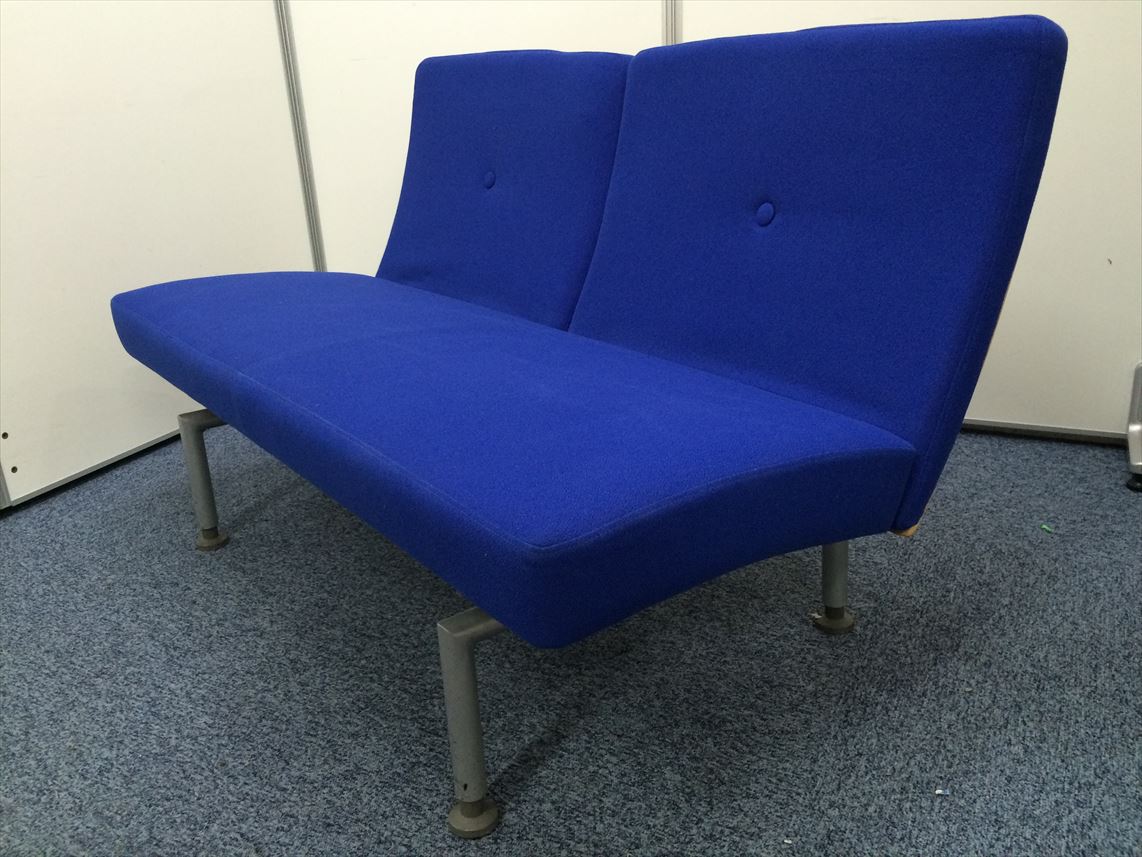 【クリーニング済み　限定1脚】鮮やかなブルーのソファー入荷しました！！
                        
                                    中古
            