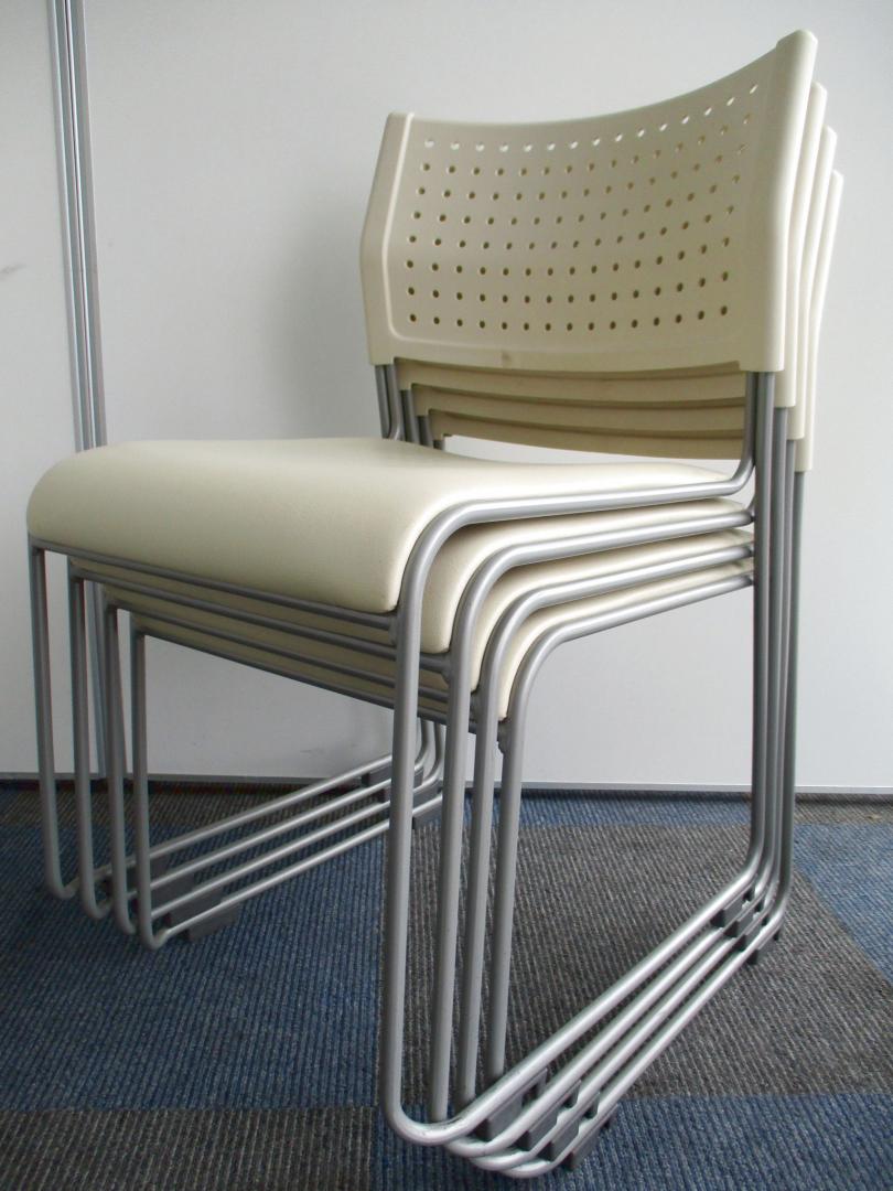 【お得なセット商品】アイリスチトセ製　ミーティングチェア【ビニールレザーなので軽量！！】
                        ライタス
                                    中古
            