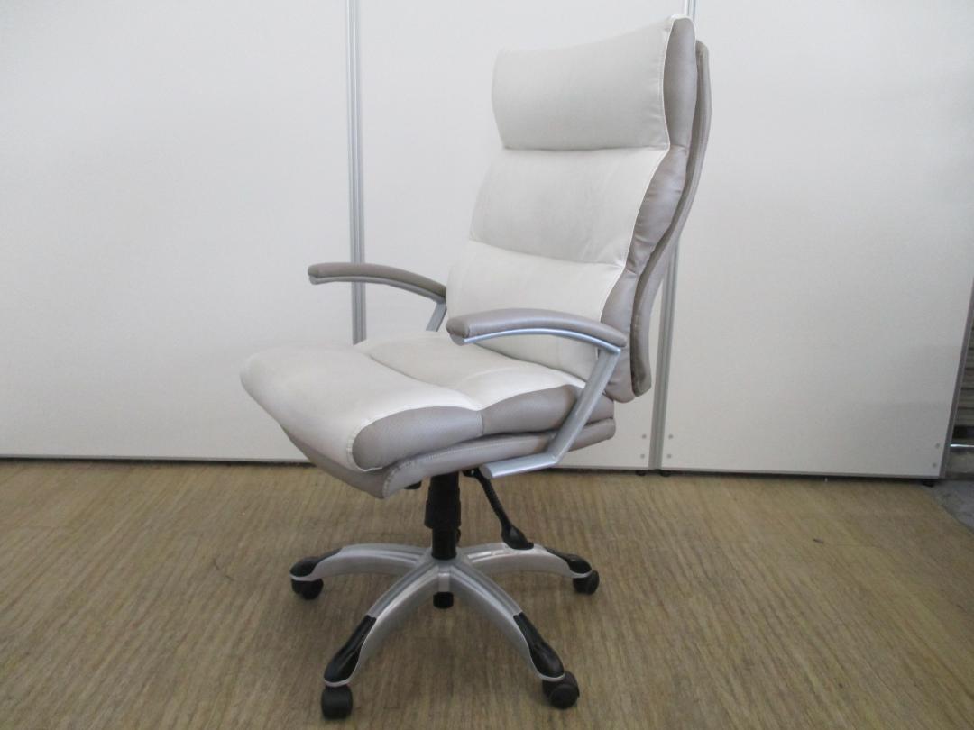 上長様感溢れるチェア１脚入荷！白色が好きな方ぜひ！！
                        
                                    中古
            