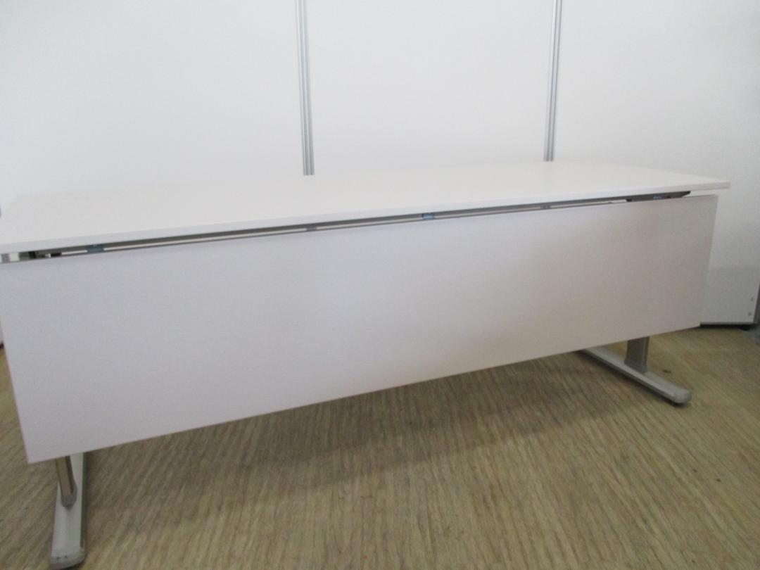 ３人座れます！出店、街頭販売、受付などにぴったりのテーブル！
                        
                                    中古
            