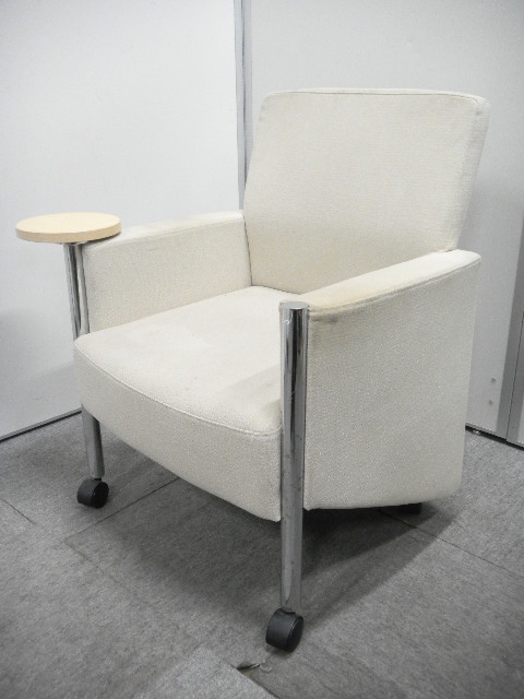 1脚限定/テーブル付きラウンジチェア/イトーキ/LKW-66C-K6/アイボリーカラー 
                        ラウンジチェアKW
                                    中古
            