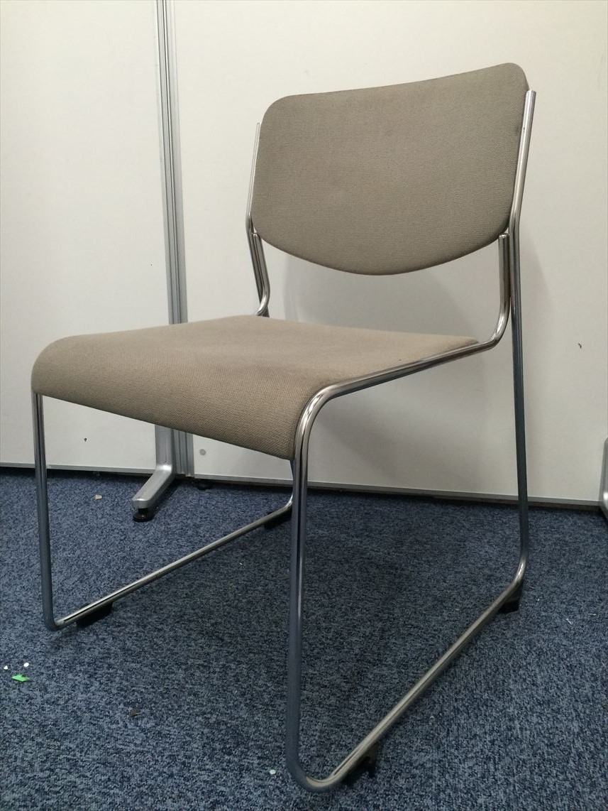 1脚のみ座面に汚れ若干有のための大放出価格！　
                        
                                    中古
            