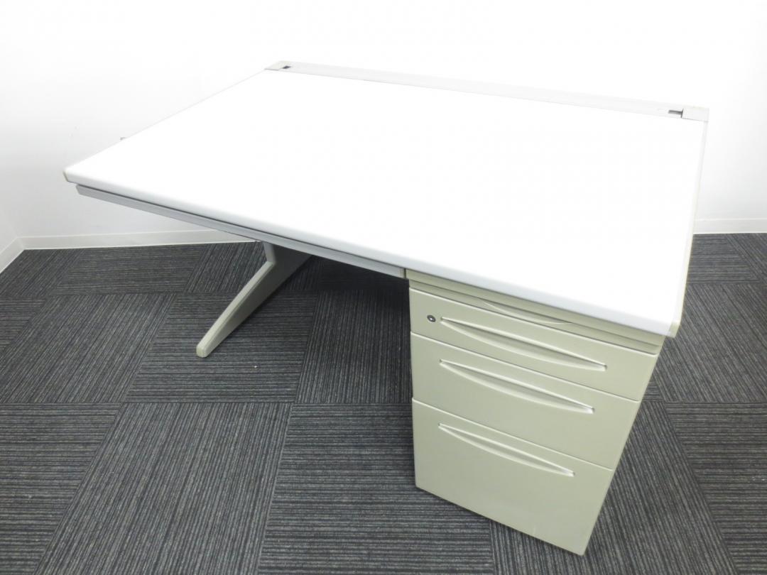 【特価!!】【24台大量入荷!!】内田洋行製のミオスシリーズ　袖が4段のW1200サイズの広めのD800タイプ　広く深くご使用ができるデスクシステムです。【店長オススメ!!】
                        ミオスＮ
                                    中古
            