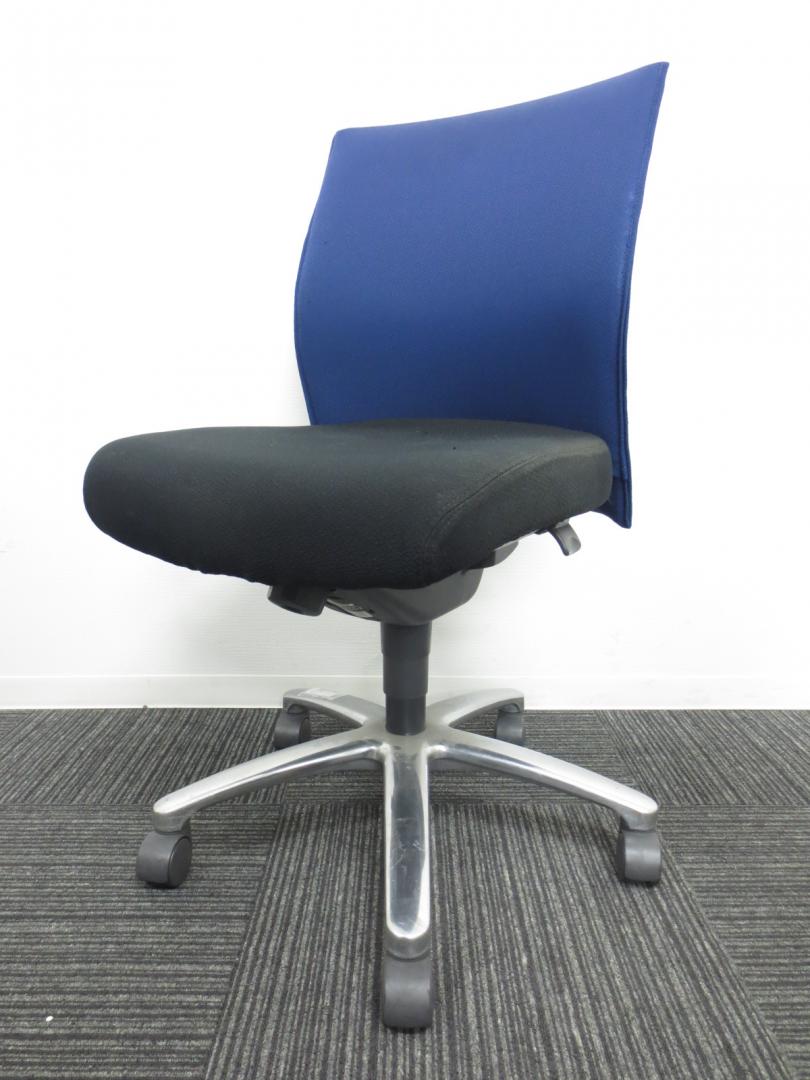 【3脚入荷】◆コクヨ製◆エクサージュチェア◆ブルー×ブラックカラー◆柔らかな座面が特徴！！ 
                        エクサージュ
                                    中古
            