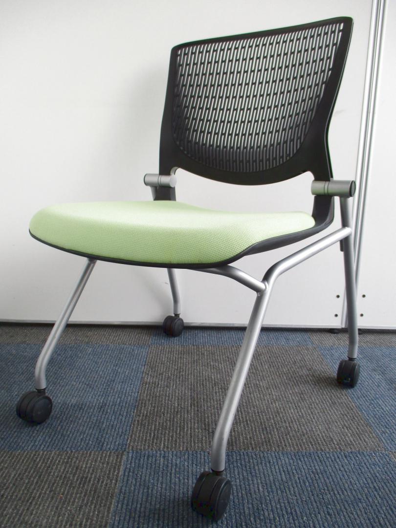 【纏めて４２脚入荷!!】オカムラ製で抜群人気のチェアです!!【重ねて収納可能!!】Nu
                        グラータ
                                    中古
            