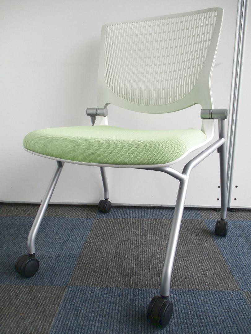 【専門業者によるクリーニング済み!!】オカムラ製で抜群人気のチェアです!!【重ねて収納可能!!】Nu
                        グラータ
                                    中古
            