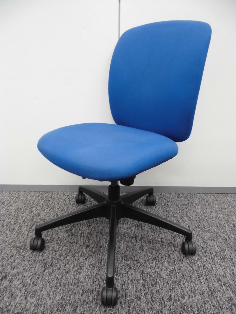 シンプルで使いやすいチェア、アプトが入荷しました。　STEELCASE製
                        アプト
                                    中古
            