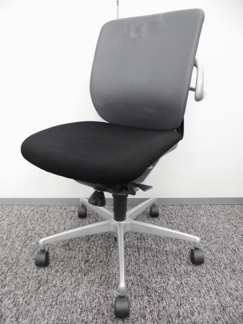 憧れの上長イス、レビーノが入荷致しました!!　イトーキ製
                        レビーノ
                                    中古
            