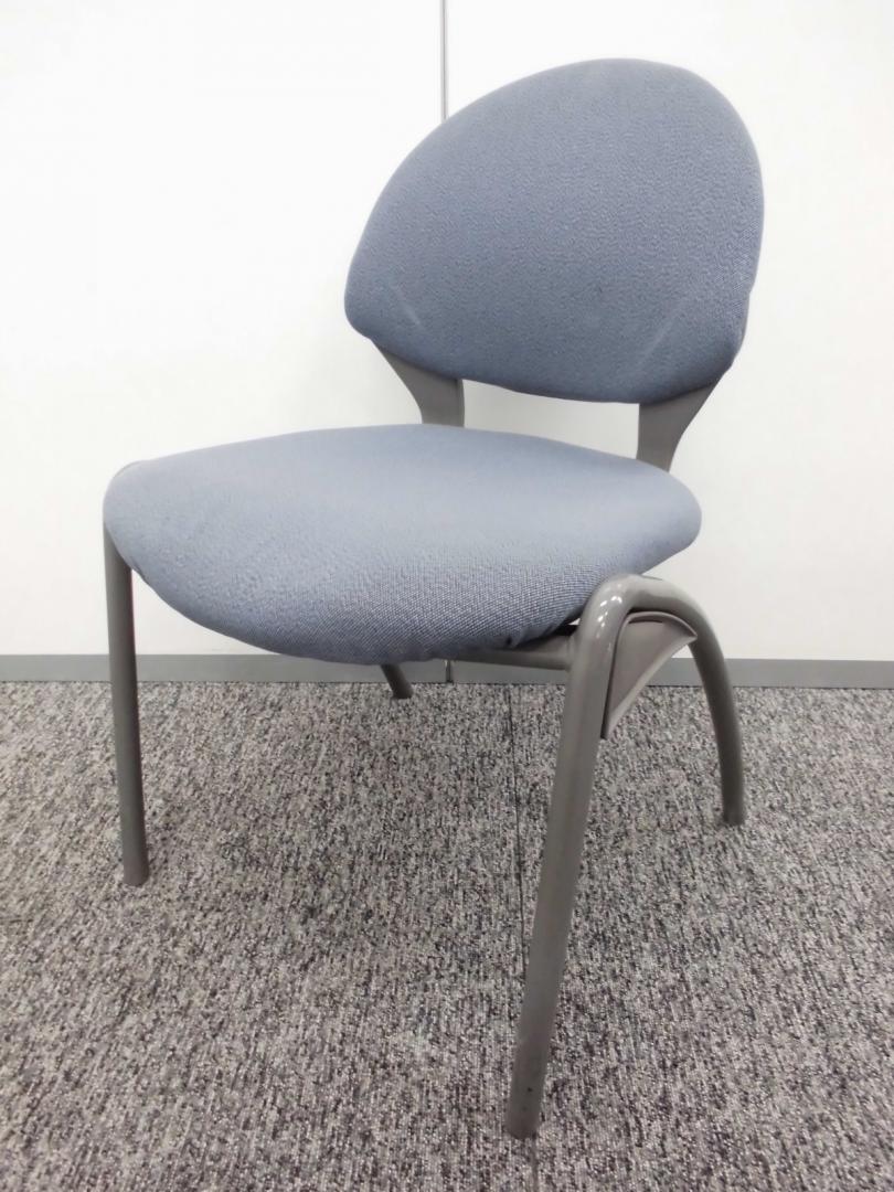 丸みのあるデザインが洒落ているスタッキングチェアです。コクヨ製アディートチェア
                        アディート
                                    中古
            