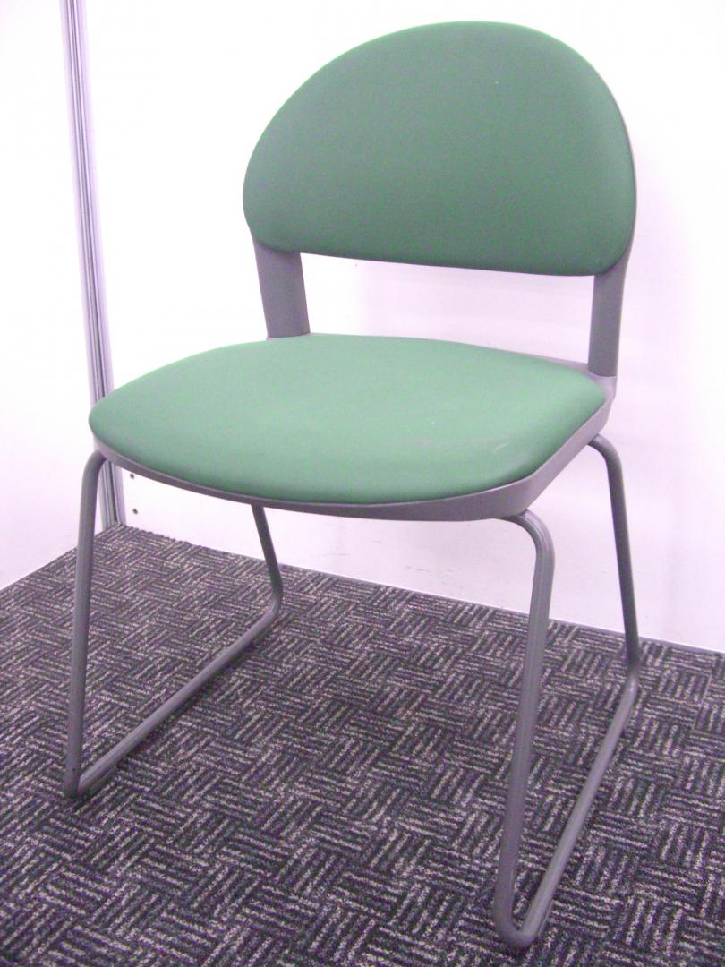【４脚入荷】■国内メーカーコクヨ製スタッキングチェア■シンプルな見た目なのに座り心地抜群！
                        
                                    中古
            