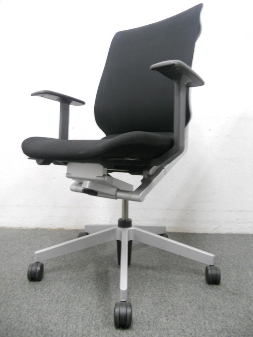 大量入荷！！■アガタAチェア　■T型肘付　■ブラック 【高級チェア】
                        アガタA
                                    中古
            