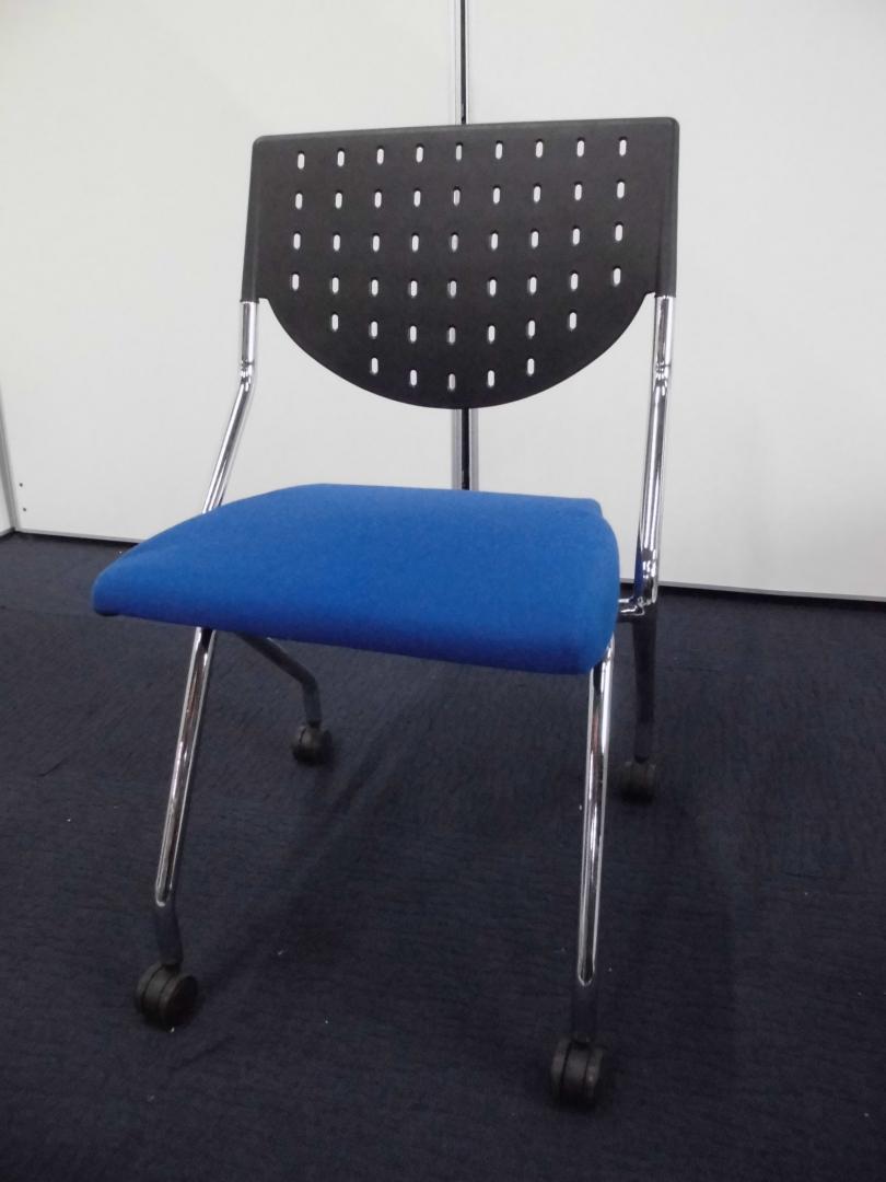 ネスティングチェア
                        
                                    中古
            