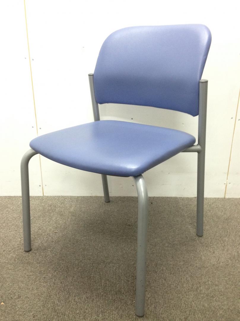 【コクヨのスタッキングチェア座面厚く座り心地いい！】
                        
                                    中古
            