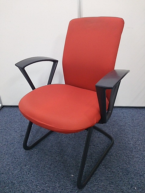 情熱的なオフィスを目指している企業様いかがですか？真っ赤なミーティングチェア入荷！
                        
                                    中古
            