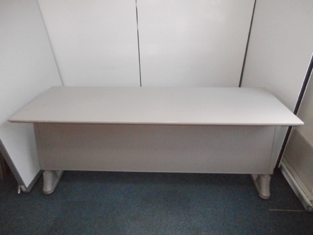 【幅1800ｍｍのサイドスタックテーブルの大量入荷！！】
                        
                                    中古
            