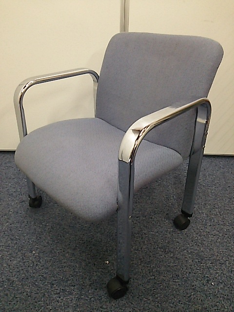 キャスター付き！肘付き！座面が布製！楽々ミーティングチェア
                        
                                    中古
            