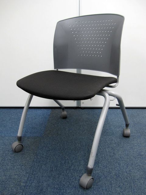 お手頃価格のスタッキングチェア、残り4脚となりました。店長おすすめです。
                        
                                    中古
            