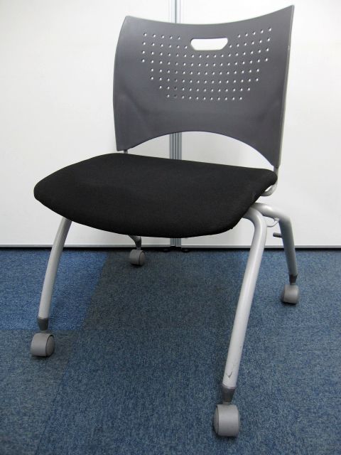 3脚入荷⇒ちょっと半端な脚数なのでお安く販売。おすすめです。
                        
                                    中古
            