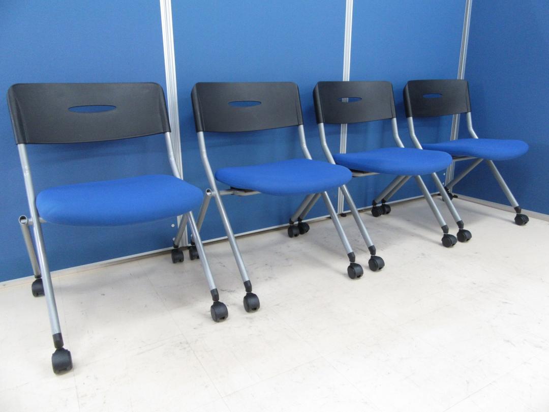 【大量24脚入荷！】ネスティングチェア4脚セット 大人気のブルー■会議・研修用としておすすめ！【状態良好】 
                        
                                    中古
            
