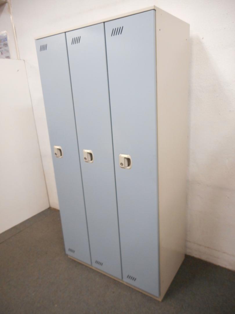 中古】FZタイプ 4573XZ Z492 オカムラ/okamura 3人用更衣ロッカー