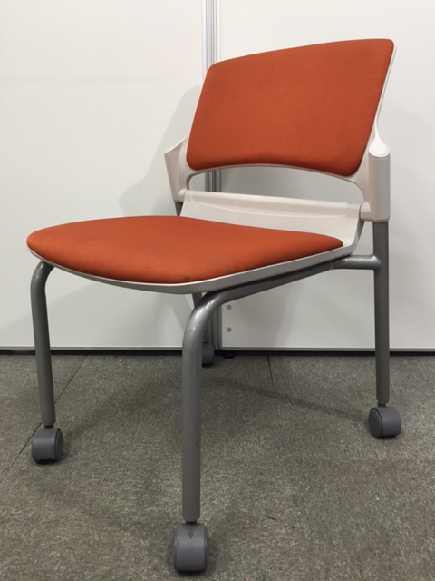 キャスター付きのスタッキングチェアが2脚入荷しました！　■　コンパクトなミーティングスペースをお考えの方にオススメ！
                        MF-180C
                                    中古
            