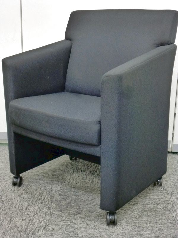 【2脚入荷】どっしり座れる状態の良い黒いミーティングチェアです　オススメ！
                        
                                    中古
            