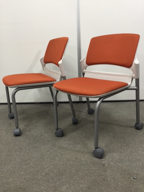 【セット商品】2脚セットで単品より2000円お得！ポップなオレンジカラーです！【中古オフィス家具】
                        MF-180C
                                    中古
            