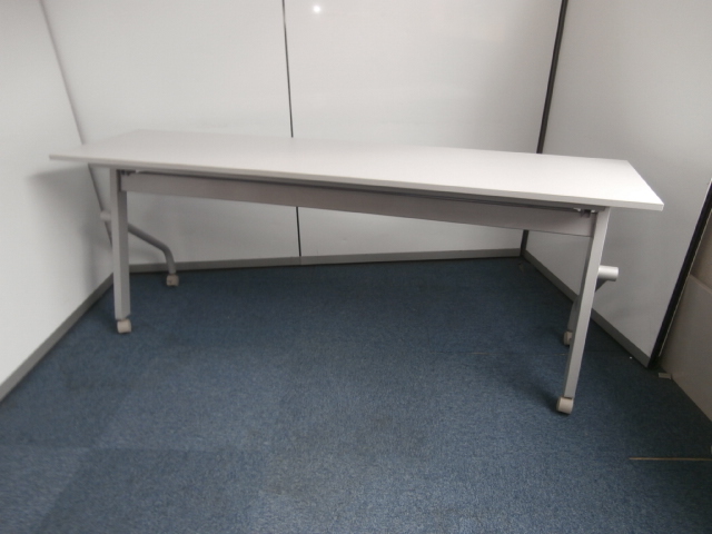 【１台限定！！ホワイトのサイドスタックテーブルの入荷です！！】
                        
                                    中古
            