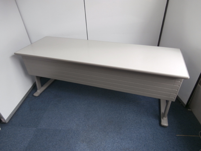 【おつとめ品】【５台限定！！サイドスタックテーブルの入荷です！！】
                        
                                    中古
            