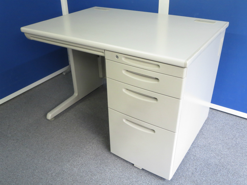 【６台限定入荷！】通常より引き出しが多く収納がらくらく可能！【幅が1000mmでおすすめです！】
                        SDデスクシステム
                                    中古
            