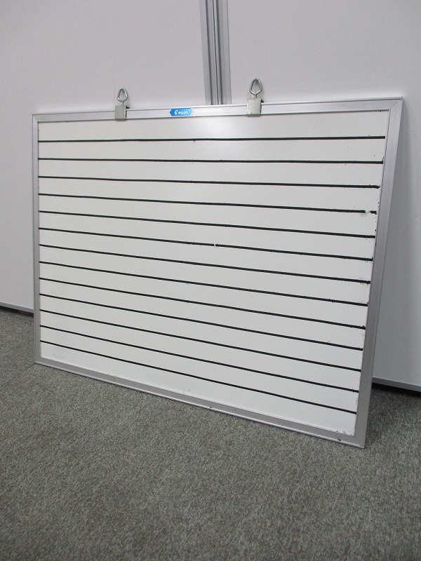 【壁掛けタイプ】コンパクトなホワイトボード　どんな場面でも使いやすさ抜群！【中古オフィス家具】
                        
                                    中古
            