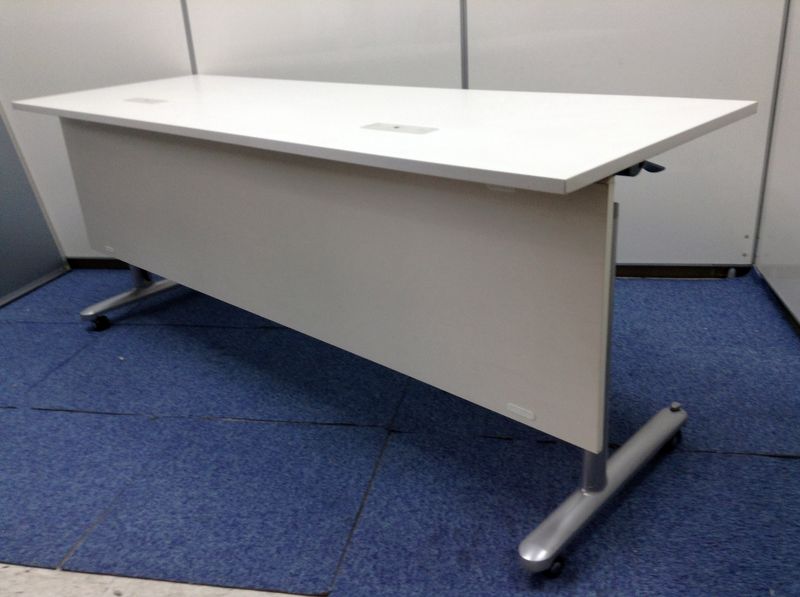 【配線機能付き】幕板付きで人気のホワイト色フラップテーブル　ロット入荷
                        
                                    中古
            