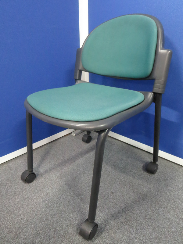 【16脚纏めて入荷！】キャスター付きで移動が便利【ミーティング用におすすめ！】
                        
                                    中古
            