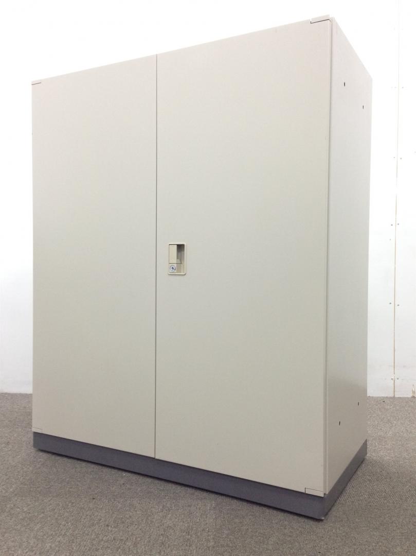 【両開き書庫・コクヨニューグレー・高さ1050！】
                        
                                    中古
            