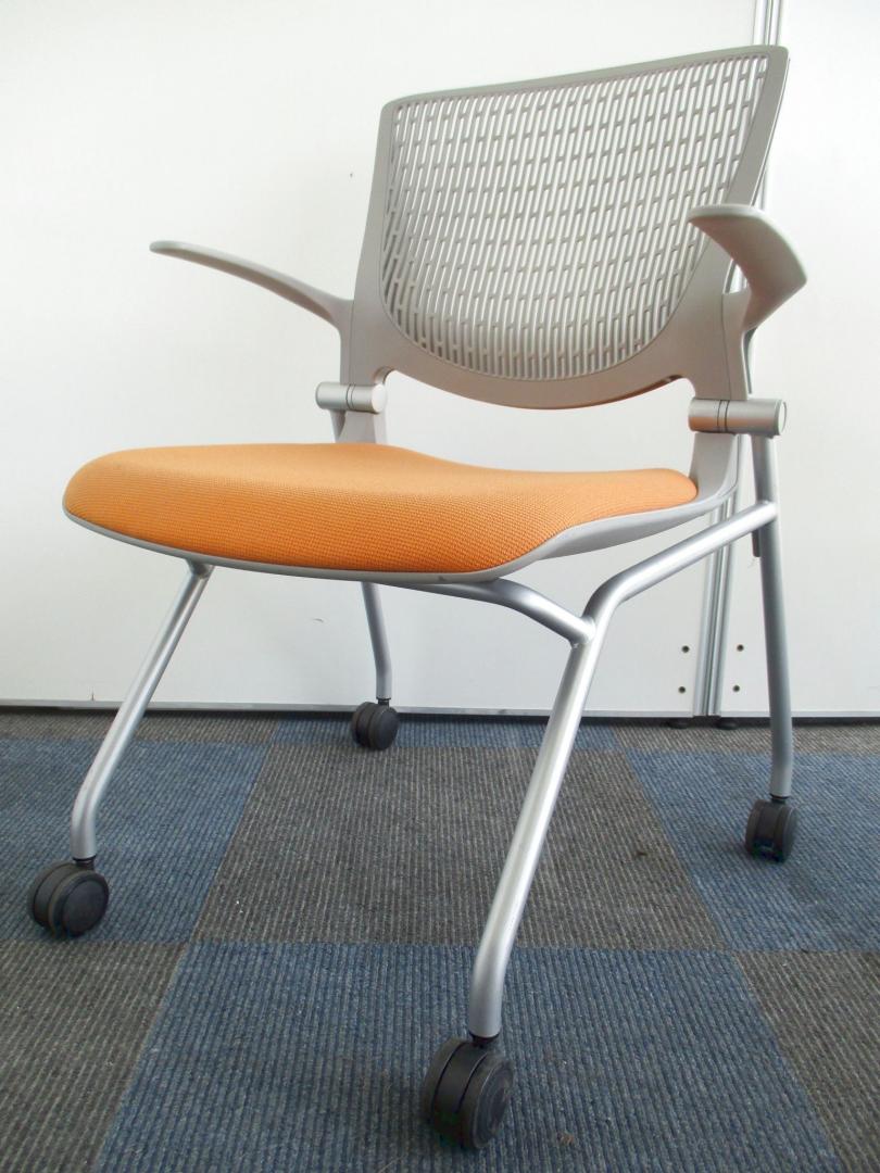 【状態良好品が10脚入荷!!】オカムラ製　グラータチェア【重ねて収納可能!!】Nu
                        グラータ
                                    中古
            