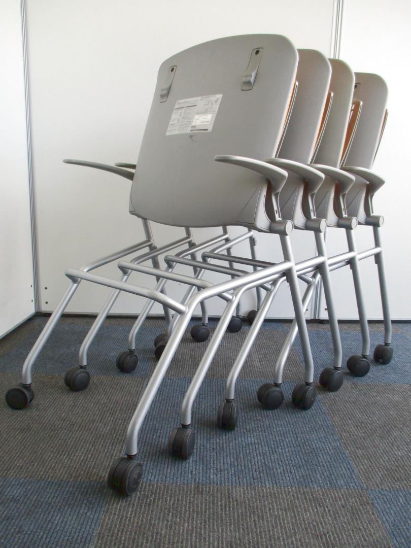 【4脚セット価格!!】オカムラ製　グラータチェア【重ねて収納可能!!】Nu
                        グラータ
                                    中古
            