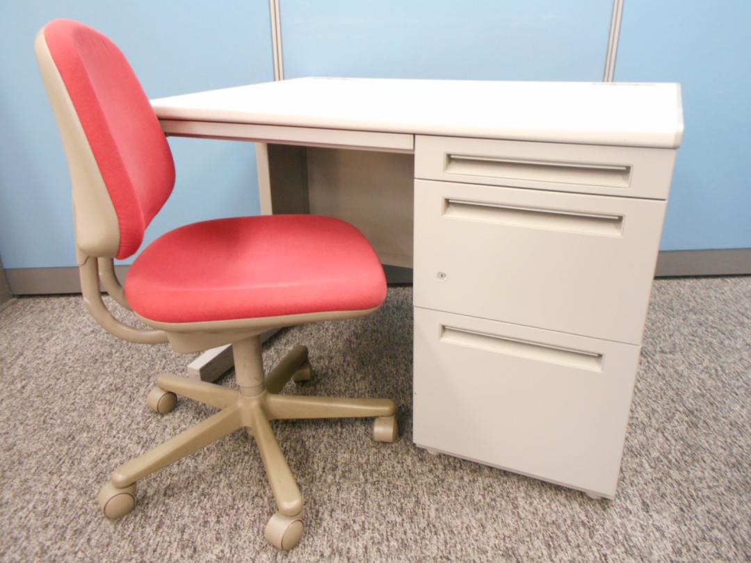 【セットで1000円引】内田洋行製FEEDシリーズ片袖机+オカムラ製CGチェアのセットです。
                        ＦＥＥＤ
                                    中古
            