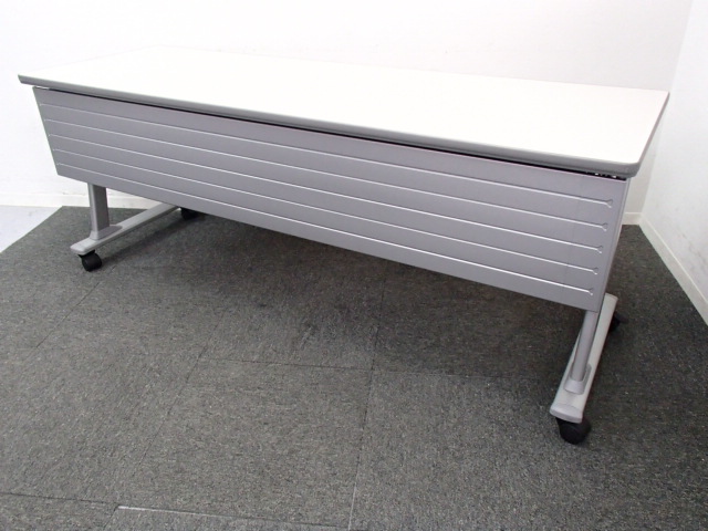 スタイリッシュで洗練されたデザインのオシャレテーブル｜天板広々で事務作業や会議等にとても役立ちます！
                        
                                    中古
            