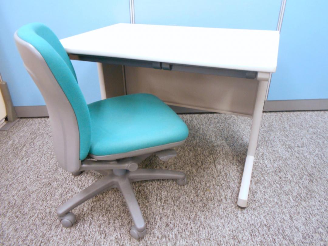 【セットで1000円引】イトーキ製CZ平机+ナイキ製オフィスチェアのセットです。
                        CZ
                                    中古
            