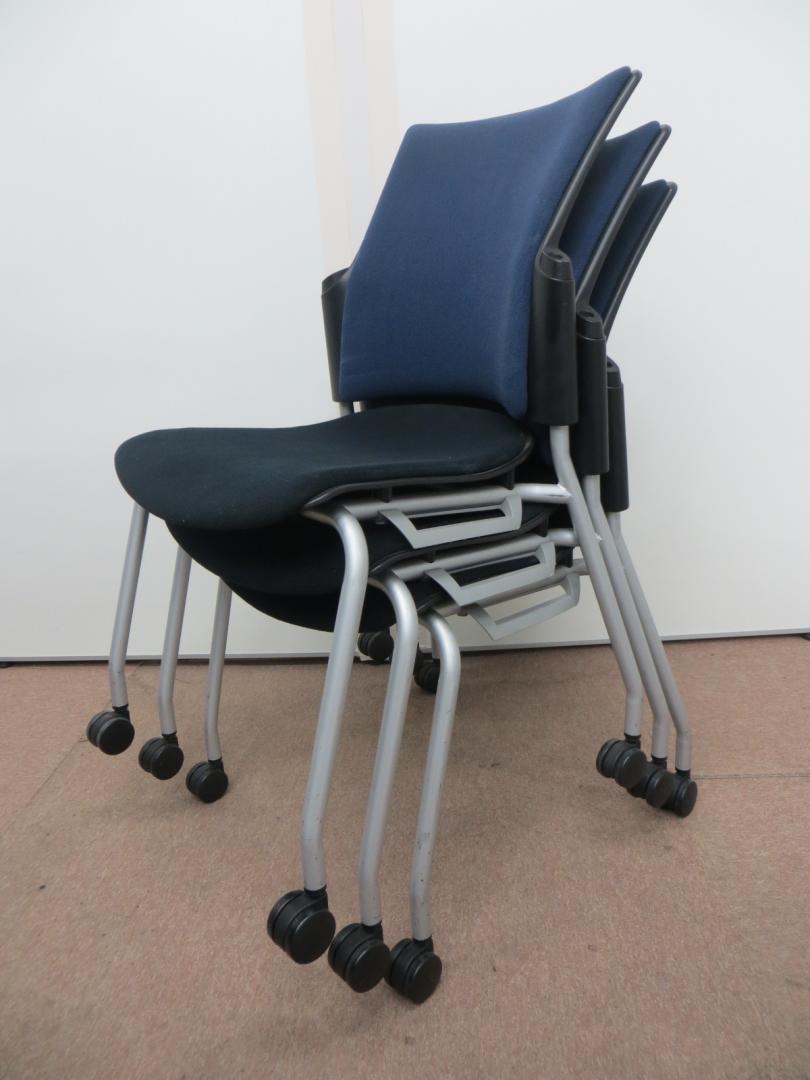 【3脚セット】渋いダークブルー×ブラックのスタッキングチェアセット！【中古オフィス家具】
                        
                                    中古
            